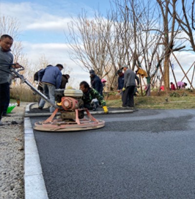 海綿城市彩色透水道路施工現(xiàn)場